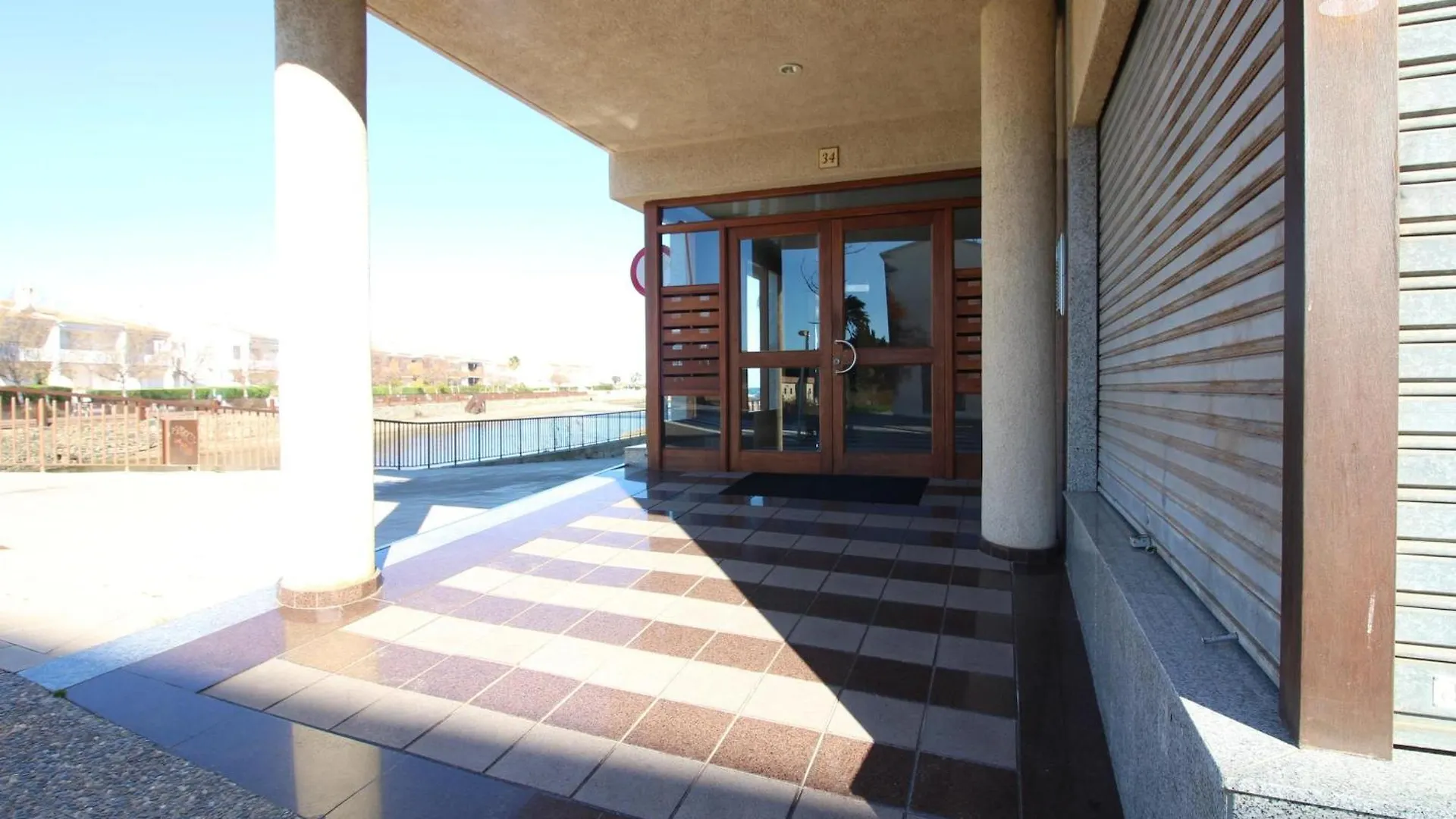 Maritim II Apartamento A 1ª Linea De Mar Delante De La Playa Del Port De Llanca. - Es-228-84